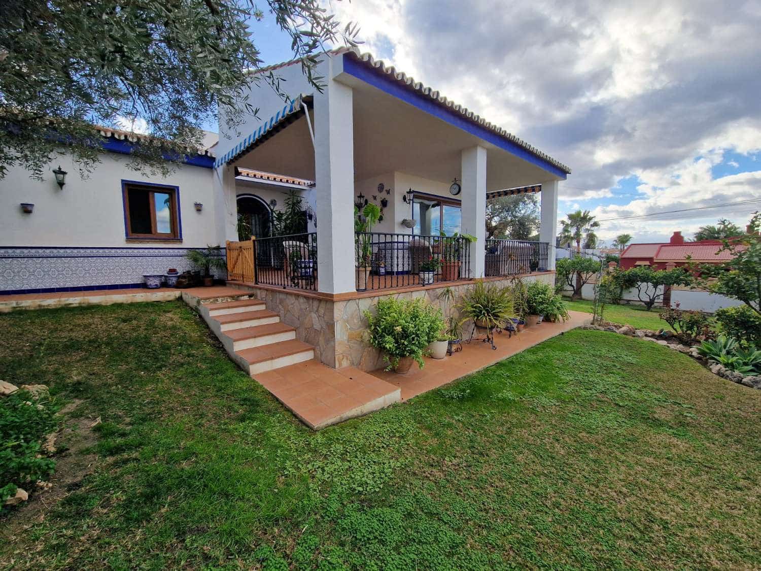 3 soveværelse Villa til salg i Alhaurin de la Torre med swimmingpool - € 850.000 (Ref: 8123233)