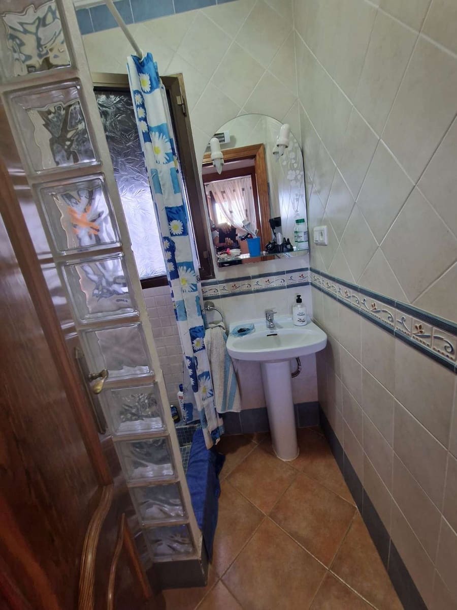 4 soveværelse Villa til salg i Guaro med swimmingpool - € 525.000 (Ref: 8522737)