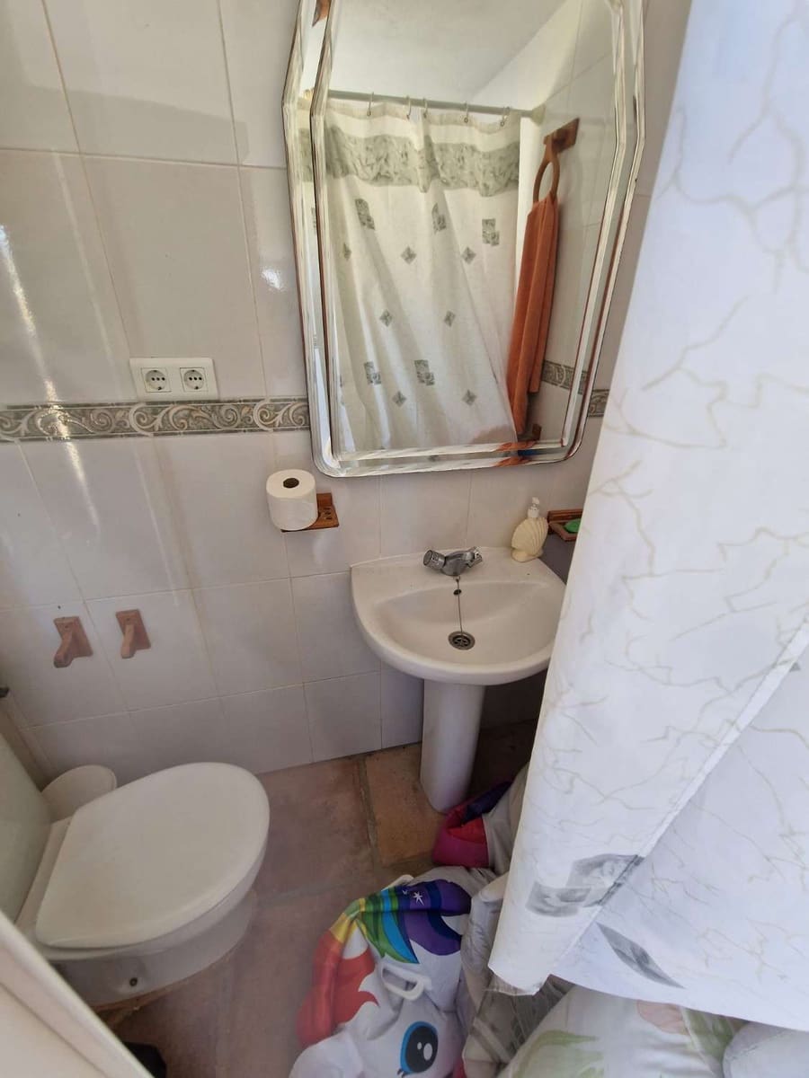 4 soveværelse Villa til salg i Guaro med swimmingpool - € 525.000 (Ref: 8522737)