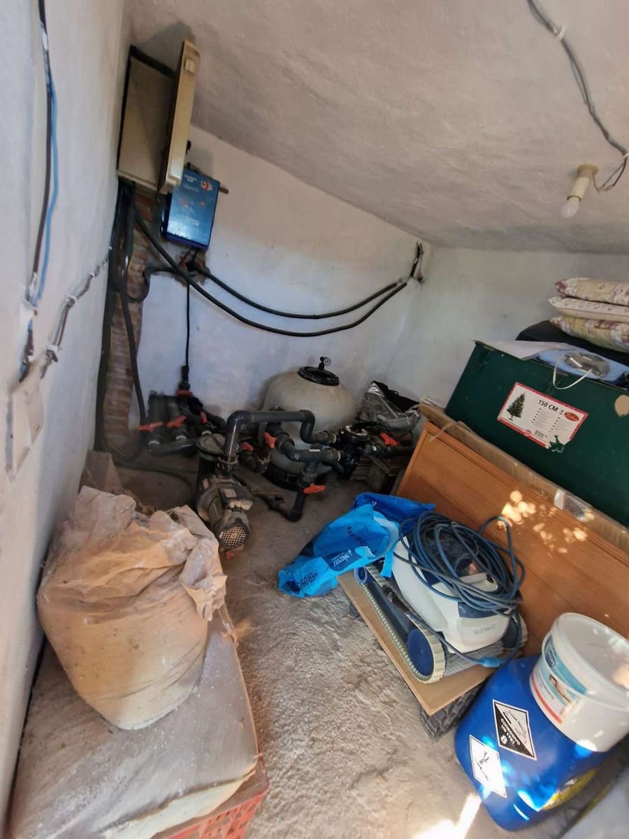 4 soveværelse Villa til salg i Guaro med swimmingpool - € 525.000 (Ref: 8522737)