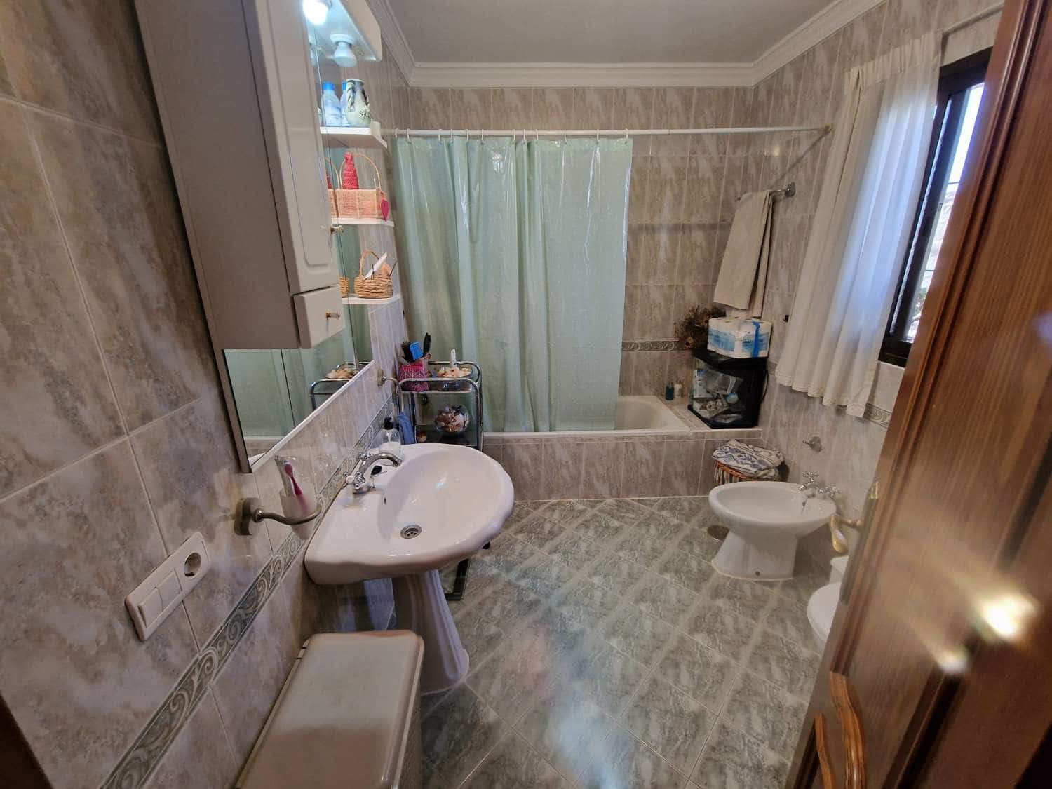 4 soveværelse Villa til salg i Guaro med swimmingpool - € 525.000 (Ref: 8522737)