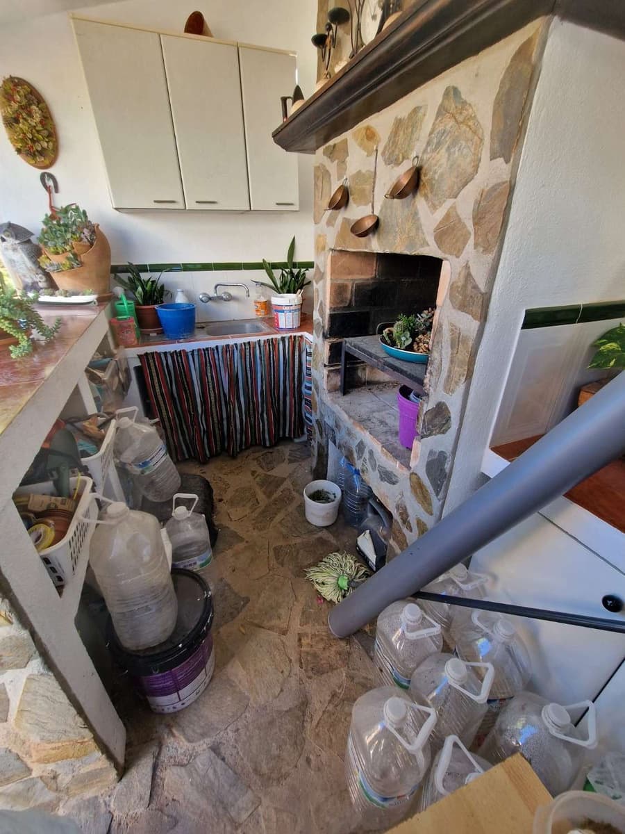 4 soveværelse Villa til salg i Guaro med swimmingpool - € 525.000 (Ref: 8522737)