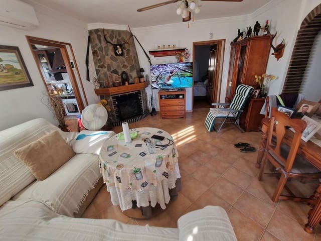 4 soveværelse Villa til salg i Guaro med swimmingpool - € 525.000 (Ref: 8522737)