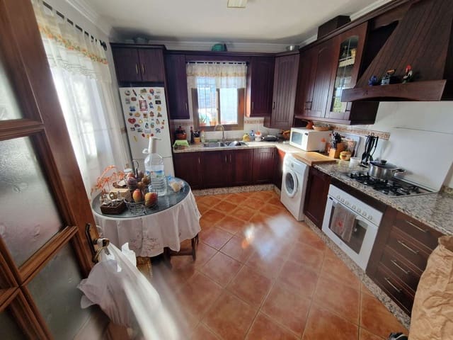 4 soveværelse Villa til salg i Guaro med swimmingpool - € 525.000 (Ref: 8522737)