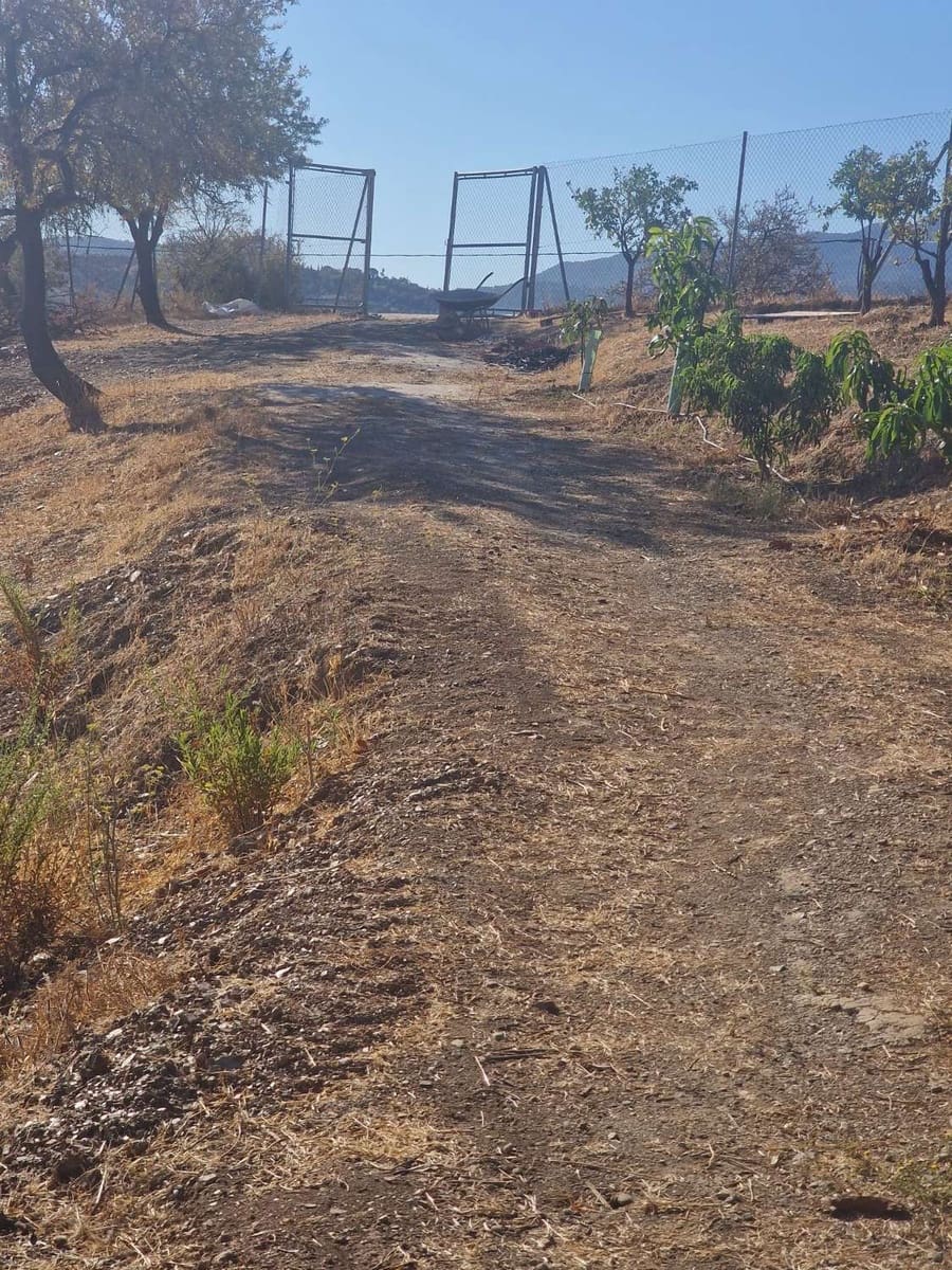 4 soveværelse Villa til salg i Guaro med swimmingpool - € 525.000 (Ref: 8522737)