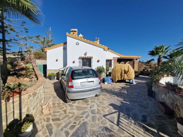 4 soveværelse Villa til salg i Guaro med swimmingpool - € 525.000 (Ref: 8522737)