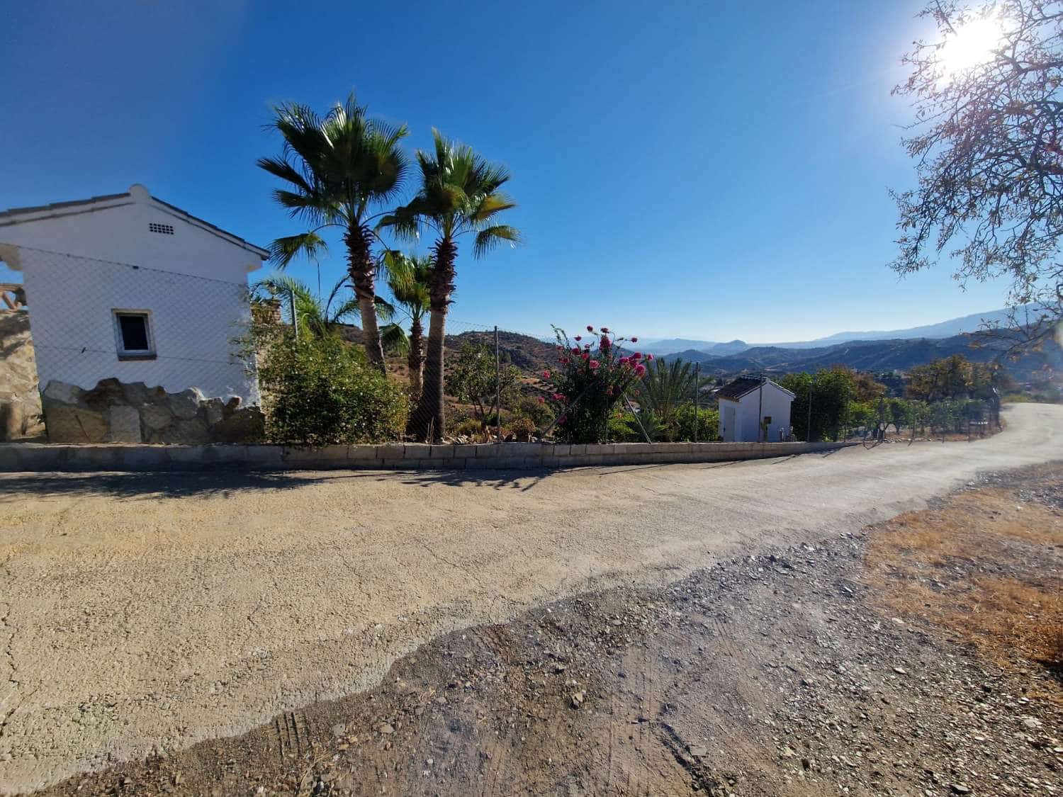 4 soveværelse Villa til salg i Guaro med swimmingpool - € 525.000 (Ref: 8522737)