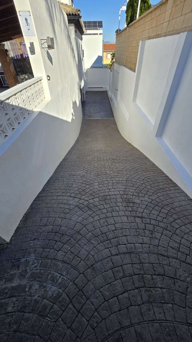 5 sypialnia Willa na sprzedaż w Alhaurin de la Torre z basenem - 779 000 € (Ref: 8741006)