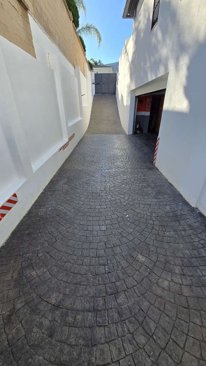 5 sypialnia Willa na sprzedaż w Alhaurin de la Torre z basenem - 779 000 € (Ref: 8741006)