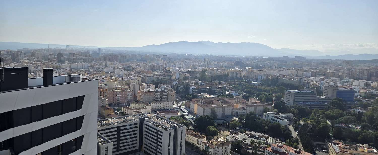 3 sovrum Lägenhet att hyra i Malaga stad med pool garage - 2 000 € (Ref: 8809279)
