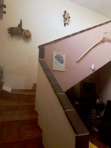 6 soveværelse Finca/Landehus til salg i Guaro med swimmingpool - € 450.000 (Ref: 8838357)