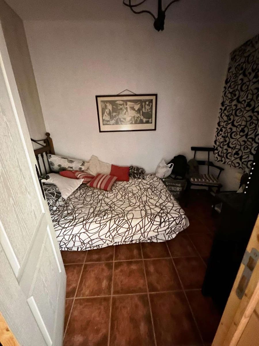 6 soveværelse Finca/Landehus til salg i Guaro med swimmingpool - € 450.000 (Ref: 8838357)