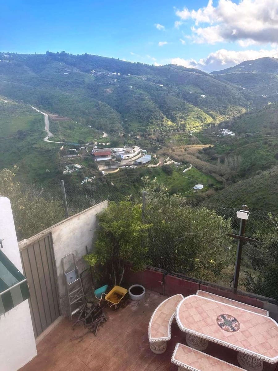 6 soveværelse Finca/Landehus til salg i Guaro med swimmingpool - € 450.000 (Ref: 8838357)