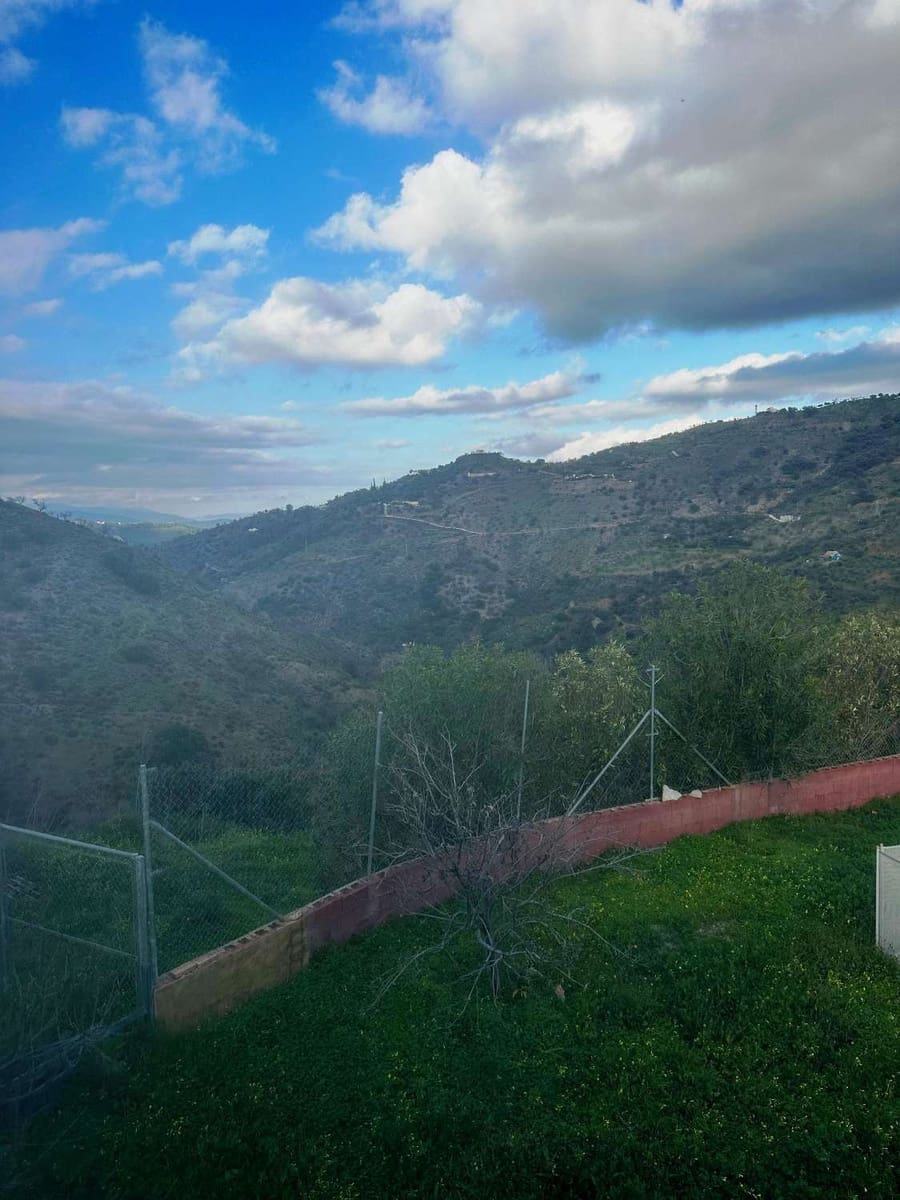 6 soveværelse Finca/Landehus til salg i Guaro med swimmingpool - € 450.000 (Ref: 8838357)