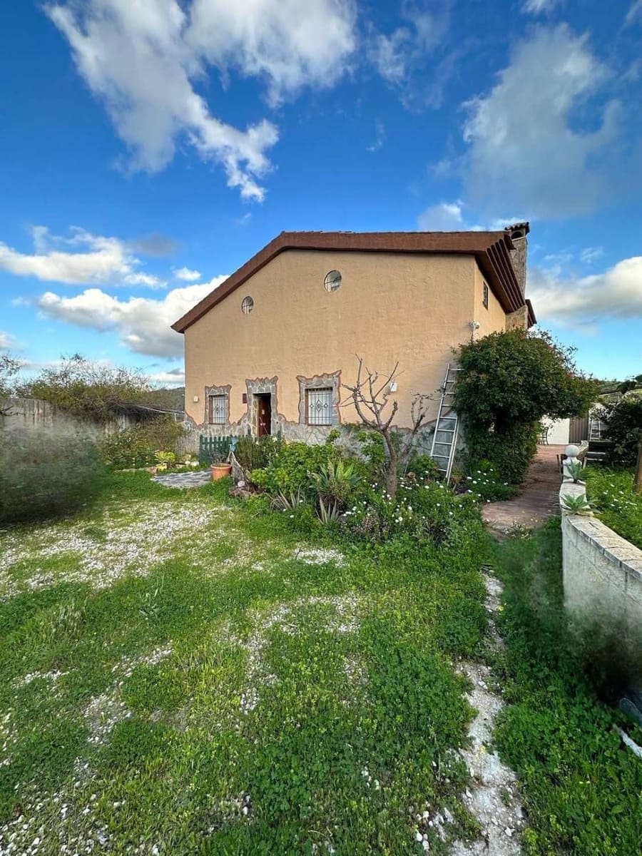 6 soveværelse Finca/Landehus til salg i Guaro med swimmingpool - € 450.000 (Ref: 8838357)