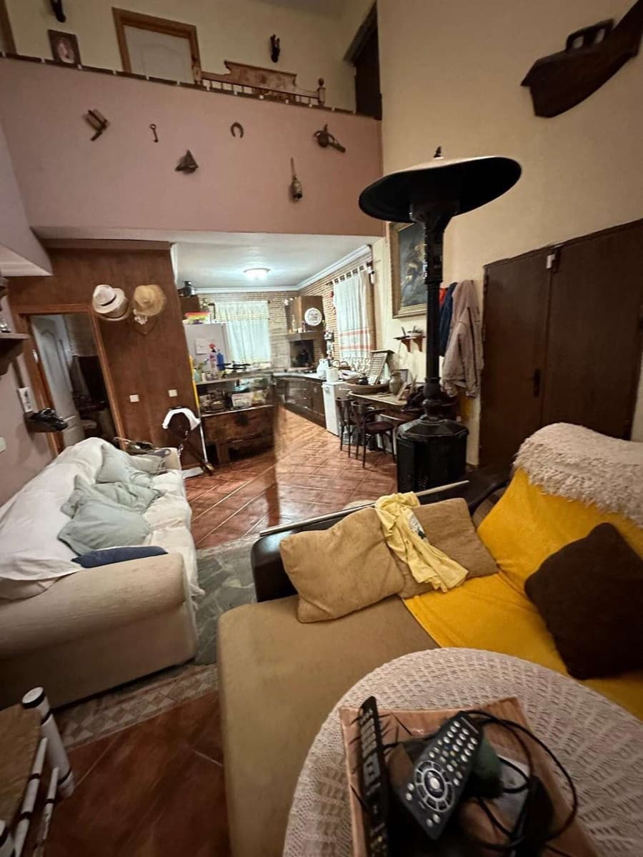 6 soveværelse Finca/Landehus til salg i Guaro med swimmingpool - € 450.000 (Ref: 8838357)