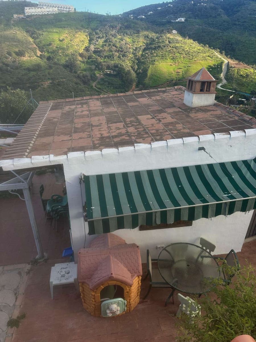 6 soveværelse Finca/Landehus til salg i Guaro med swimmingpool - € 450.000 (Ref: 8838357)