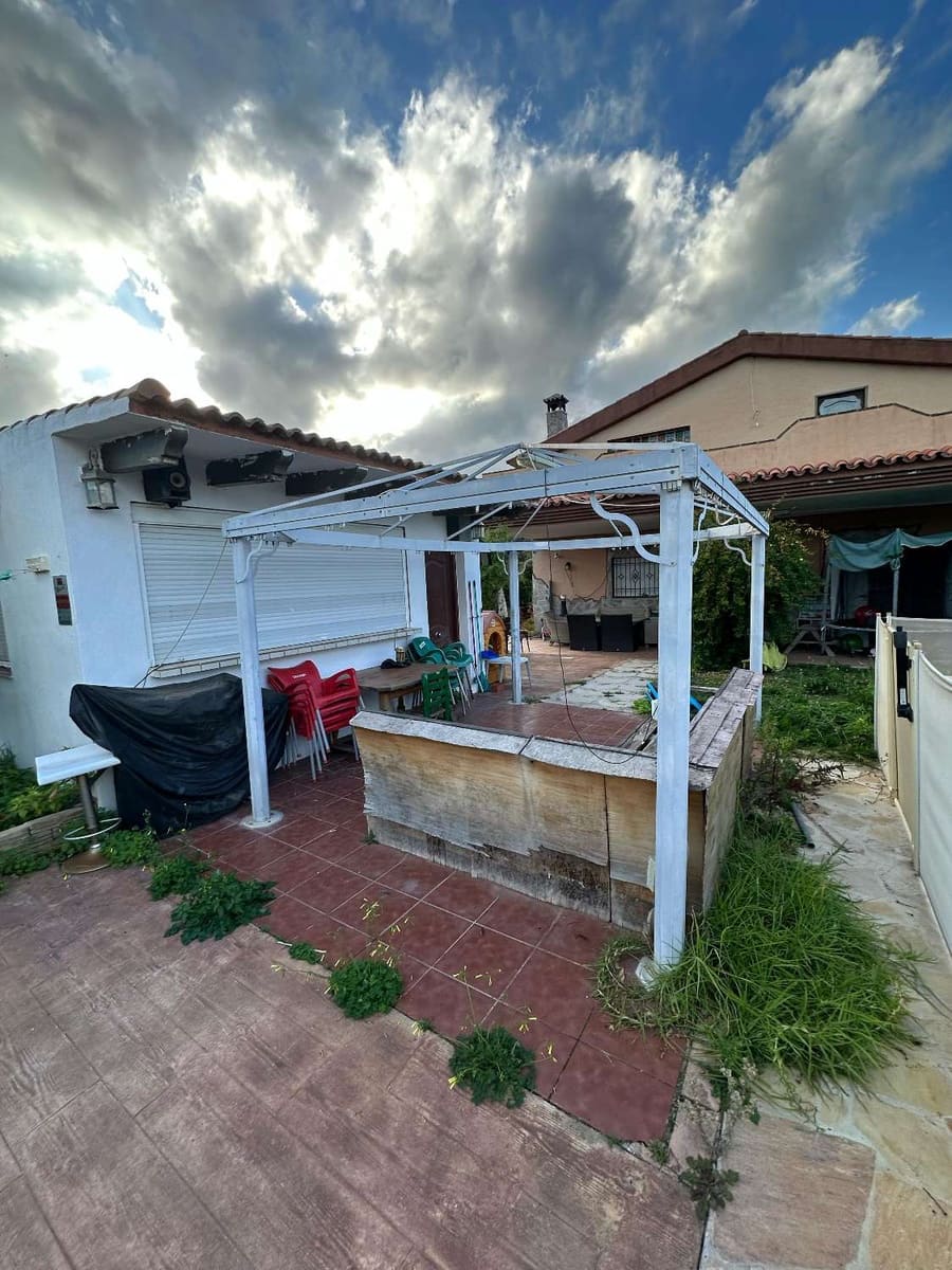 6 soveværelse Finca/Landehus til salg i Guaro med swimmingpool - € 450.000 (Ref: 8838357)