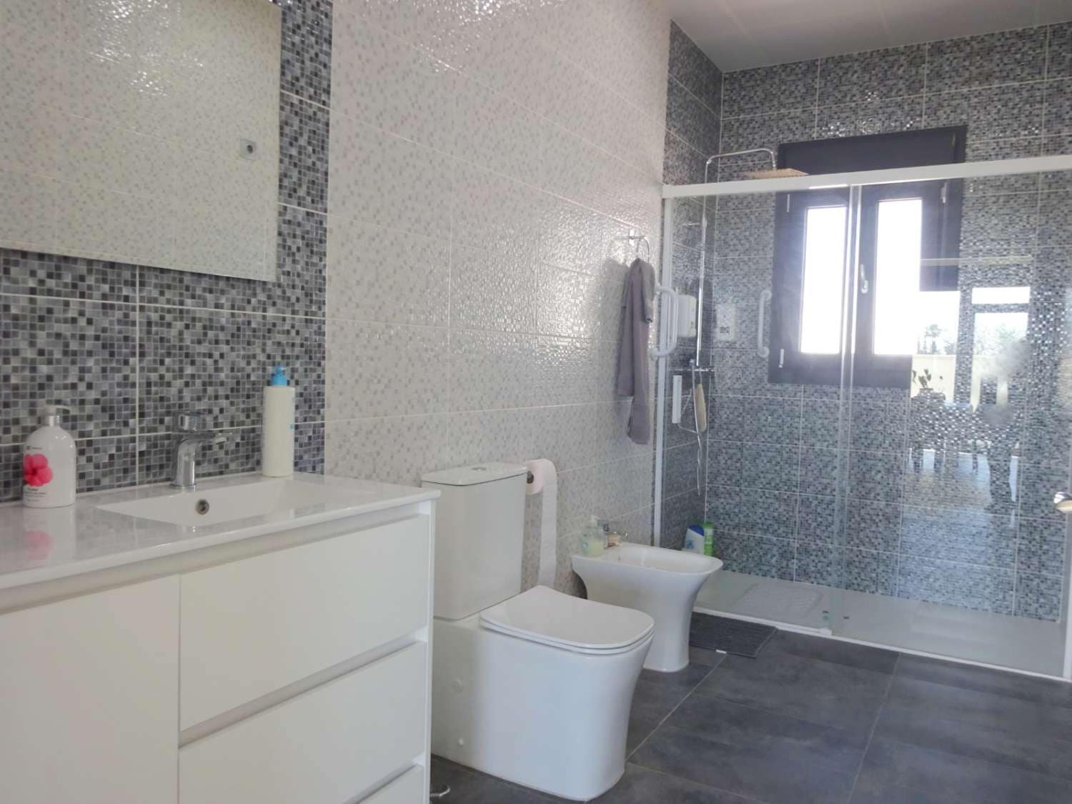 4 sypialnia Willa na sprzedaż w Alhaurin de la Torre z basenem garażem - 810 000 € (Ref: 8956613)