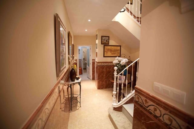 4 makuuhuone Omakotitalo myytävänä paikassa Málaga kaupunki - 650 000 € (Ref: 9088447)