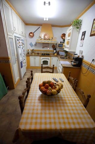 4 makuuhuone Omakotitalo myytävänä paikassa Málaga kaupunki - 650 000 € (Ref: 9088447)