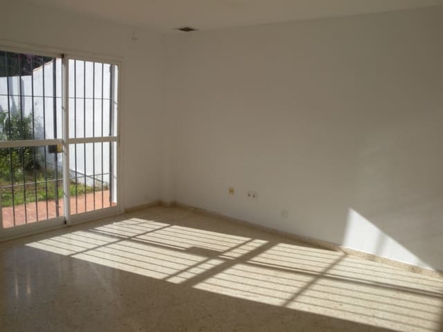 4 slaapkamer Rijtjeshuis te huur in Alhaurín de la Torre met zwembad - € 1.700 (Ref: 9108409)
