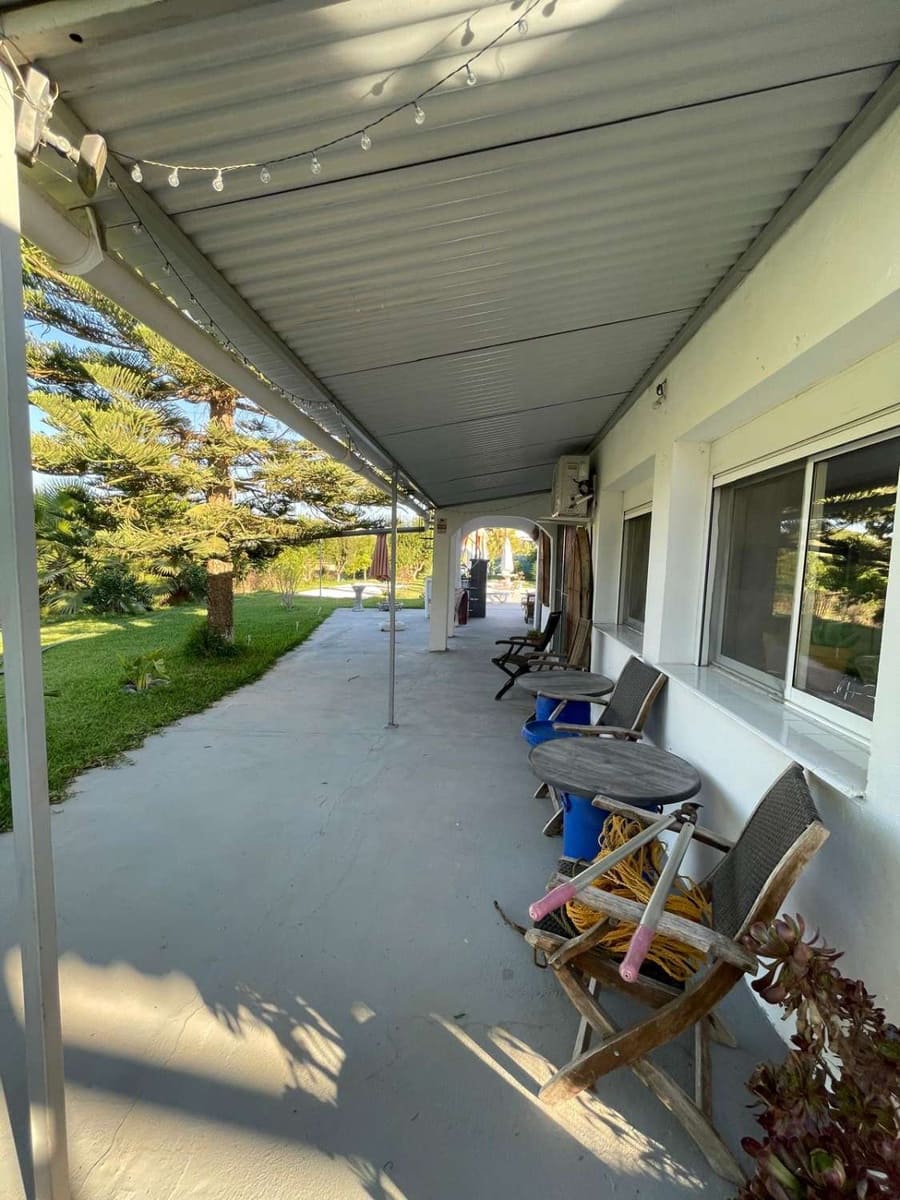 5 bedroom Villa for sale in Alhaurin el Grande with pool - € 590,000 (Ref: 9141312)