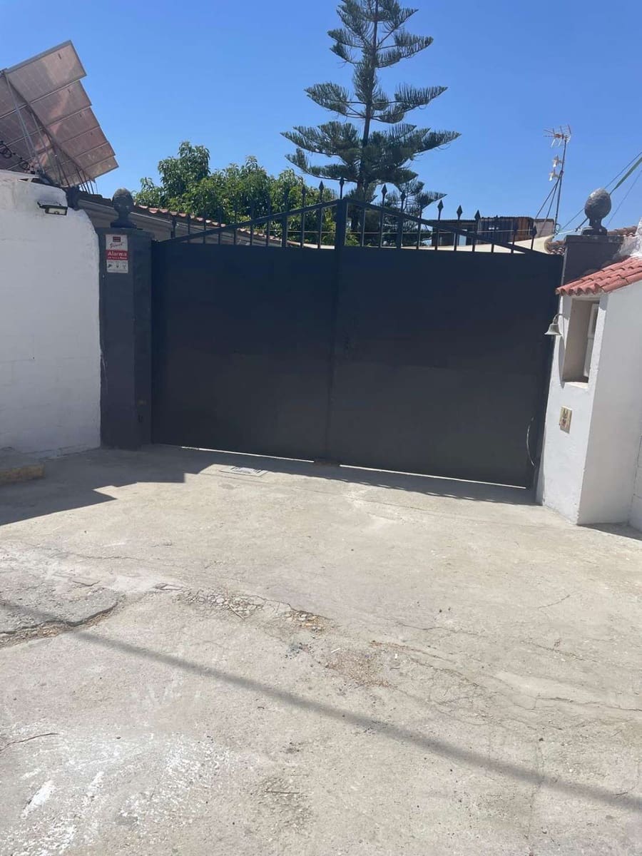 5 bedroom Villa for sale in Alhaurin el Grande with pool - € 590,000 (Ref: 9141312)