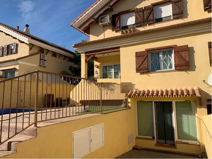 6 soveværelse Semi-Rækkehus til salg i Alhaurin de la Torre med swimmingpool garage - € 649.000 (Ref: 9226188)