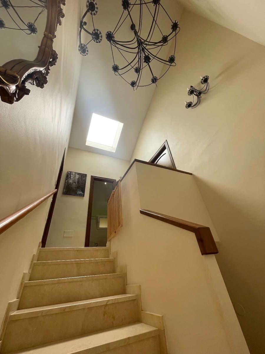 6 soveværelse Semi-Rækkehus til salg i Alhaurin de la Torre med swimmingpool garage - € 649.000 (Ref: 9226188)