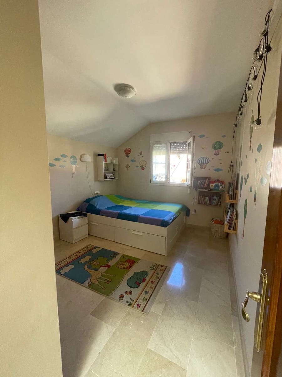 6 soveværelse Semi-Rækkehus til salg i Alhaurin de la Torre med swimmingpool garage - € 649.000 (Ref: 9226188)