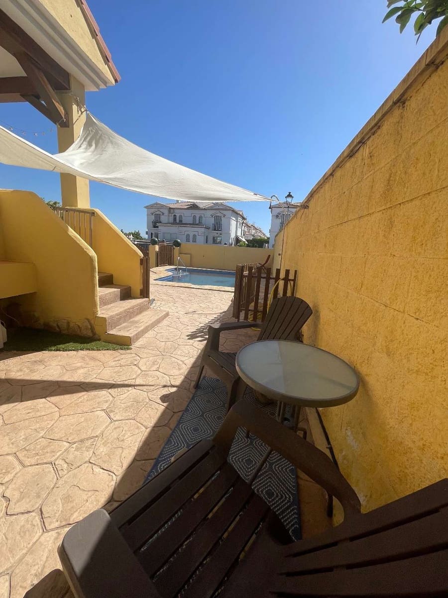 6 soveværelse Semi-Rækkehus til salg i Alhaurin de la Torre med swimmingpool garage - € 649.000 (Ref: 9226188)