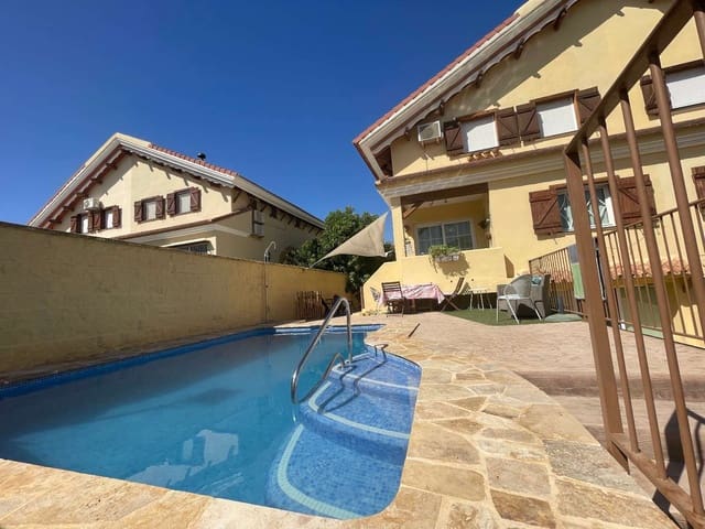 6 soveværelse Semi-Rækkehus til salg i Alhaurín de la Torre med swimmingpool garage - € 649.000 (Ref: 9226188)