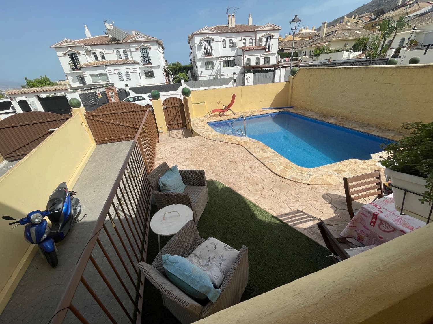 6 soveværelse Semi-Rækkehus til salg i Alhaurin de la Torre med swimmingpool garage - € 649.000 (Ref: 9226188)