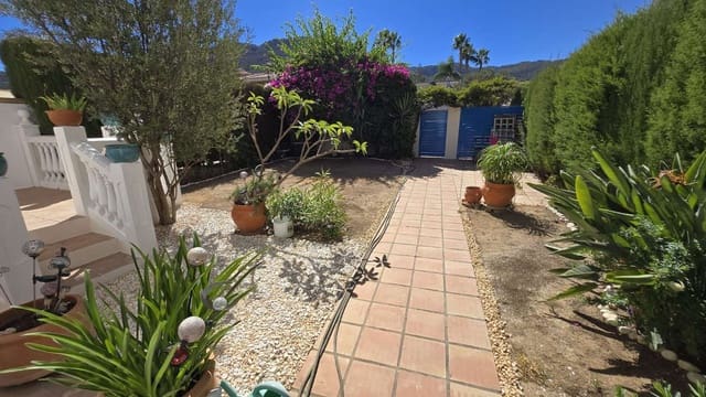 3 slaapkamer Halfvrijstaande villa te koop in Alhaurín de la Torre met garage - € 490.000 (Ref: 9251838)