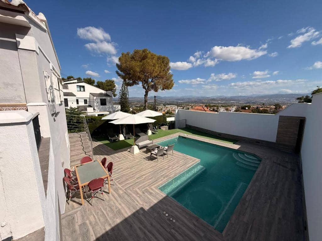 3 bedroom Villa for rent in Alhaurin de la Torre with pool garage - € 2,750 (Ref: 9272055)