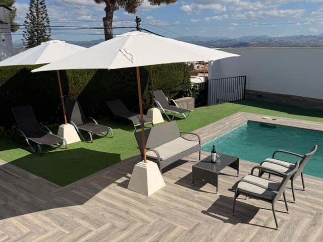 3 bedroom Villa for rent in Alhaurín de la Torre with pool garage - € 2,750 (Ref: 9272055)