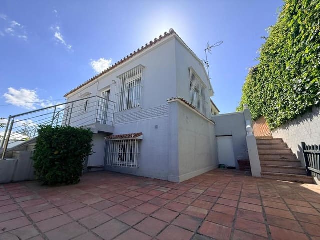 3 bedroom Villa for rent in Alhaurín de la Torre with pool garage - € 2,750 (Ref: 9272055)