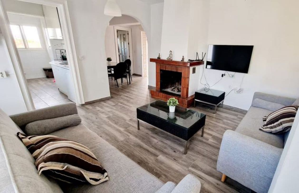 3 bedroom Villa for rent in Alhaurin de la Torre with pool garage - € 2,750 (Ref: 9272055)