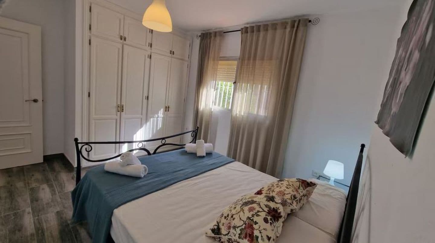 3 bedroom Villa for rent in Alhaurin de la Torre with pool garage - € 2,750 (Ref: 9272055)
