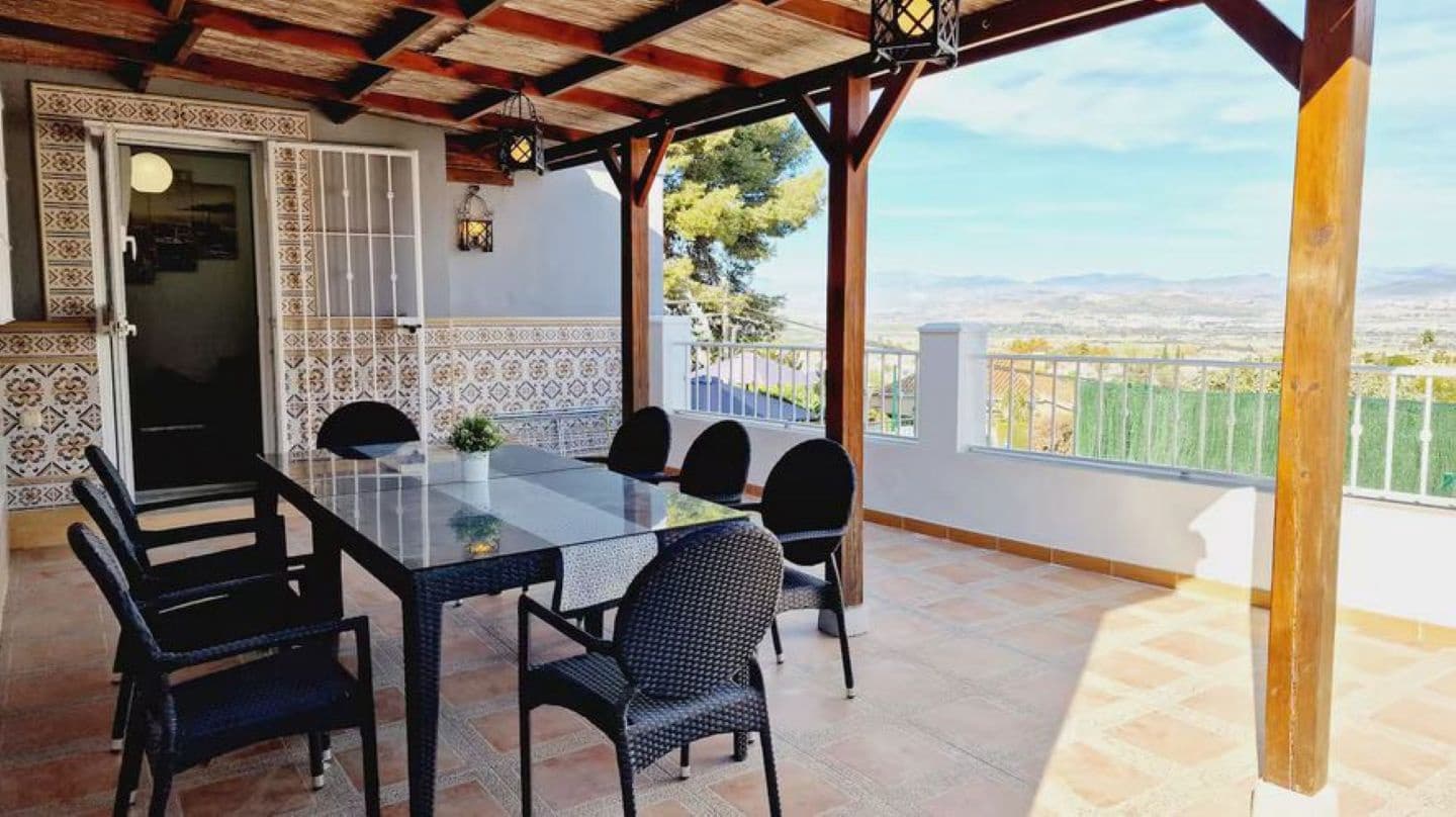 3 bedroom Villa for rent in Alhaurin de la Torre with pool garage - € 2,750 (Ref: 9272055)