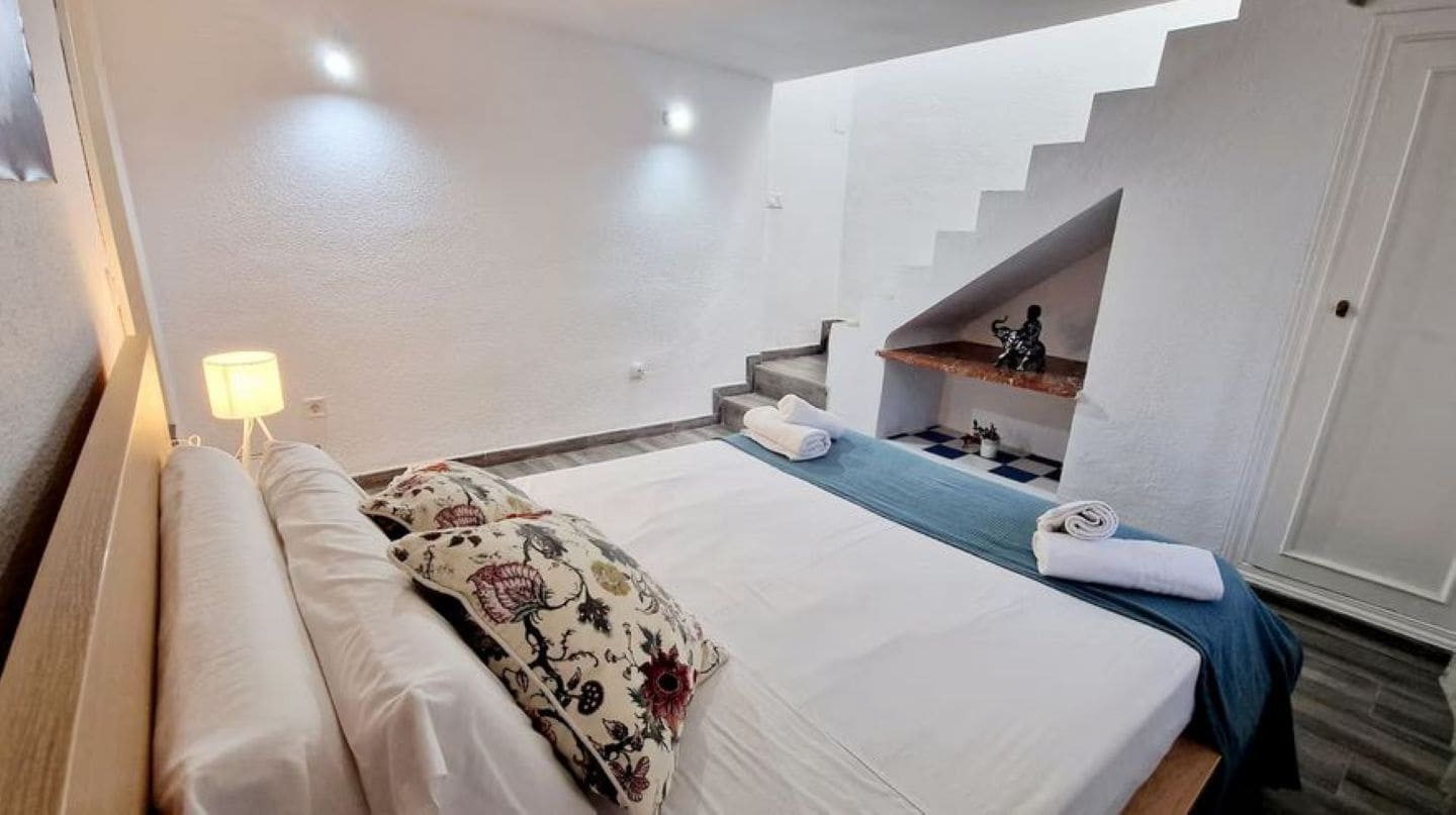 3 bedroom Villa for rent in Alhaurin de la Torre with pool garage - € 2,750 (Ref: 9272055)