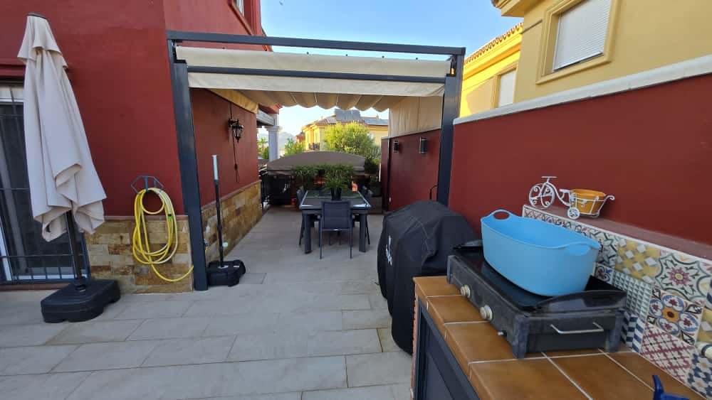 4 soveværelse Semi-Rækkehus til salg i Alhaurin de la Torre med swimmingpool - € 550.000 (Ref: 9325924)