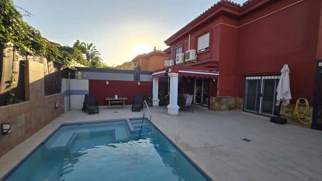 4 soveværelse Semi-Rækkehus til salg i Alhaurín de la Torre med swimmingpool - € 550.000 (Ref: 9325924)