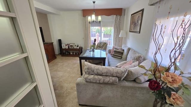 4 soveværelse Semi-Rækkehus til salg i Alhaurín de la Torre med swimmingpool - € 550.000 (Ref: 9325924)