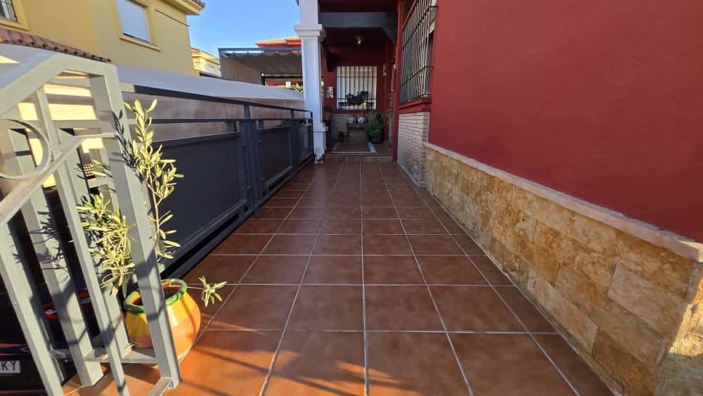 4 soveværelse Semi-Rækkehus til salg i Alhaurin de la Torre med swimmingpool - € 550.000 (Ref: 9325924)