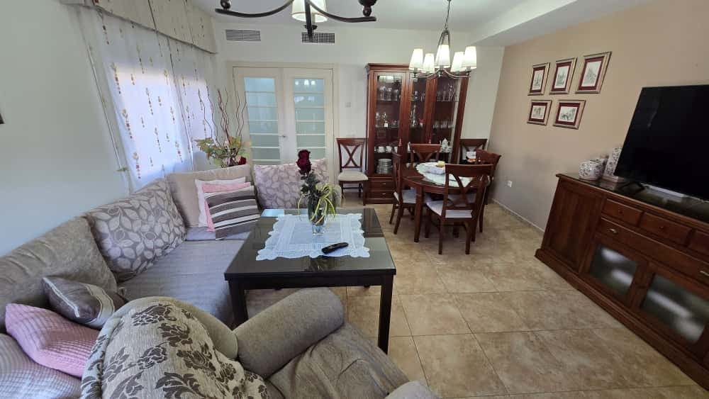 4 soveværelse Semi-Rækkehus til salg i Alhaurin de la Torre med swimmingpool - € 550.000 (Ref: 9325924)