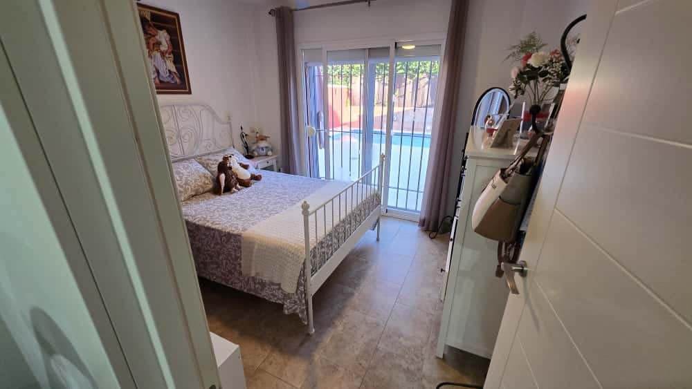 4 soveværelse Semi-Rækkehus til salg i Alhaurin de la Torre med swimmingpool - € 550.000 (Ref: 9325924)