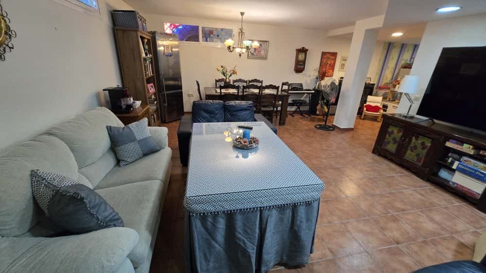 4 soveværelse Semi-Rækkehus til salg i Alhaurin de la Torre med swimmingpool - € 550.000 (Ref: 9325924)