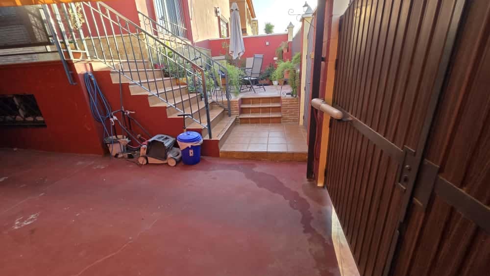 4 soveværelse Semi-Rækkehus til salg i Alhaurin de la Torre med swimmingpool - € 550.000 (Ref: 9325924)